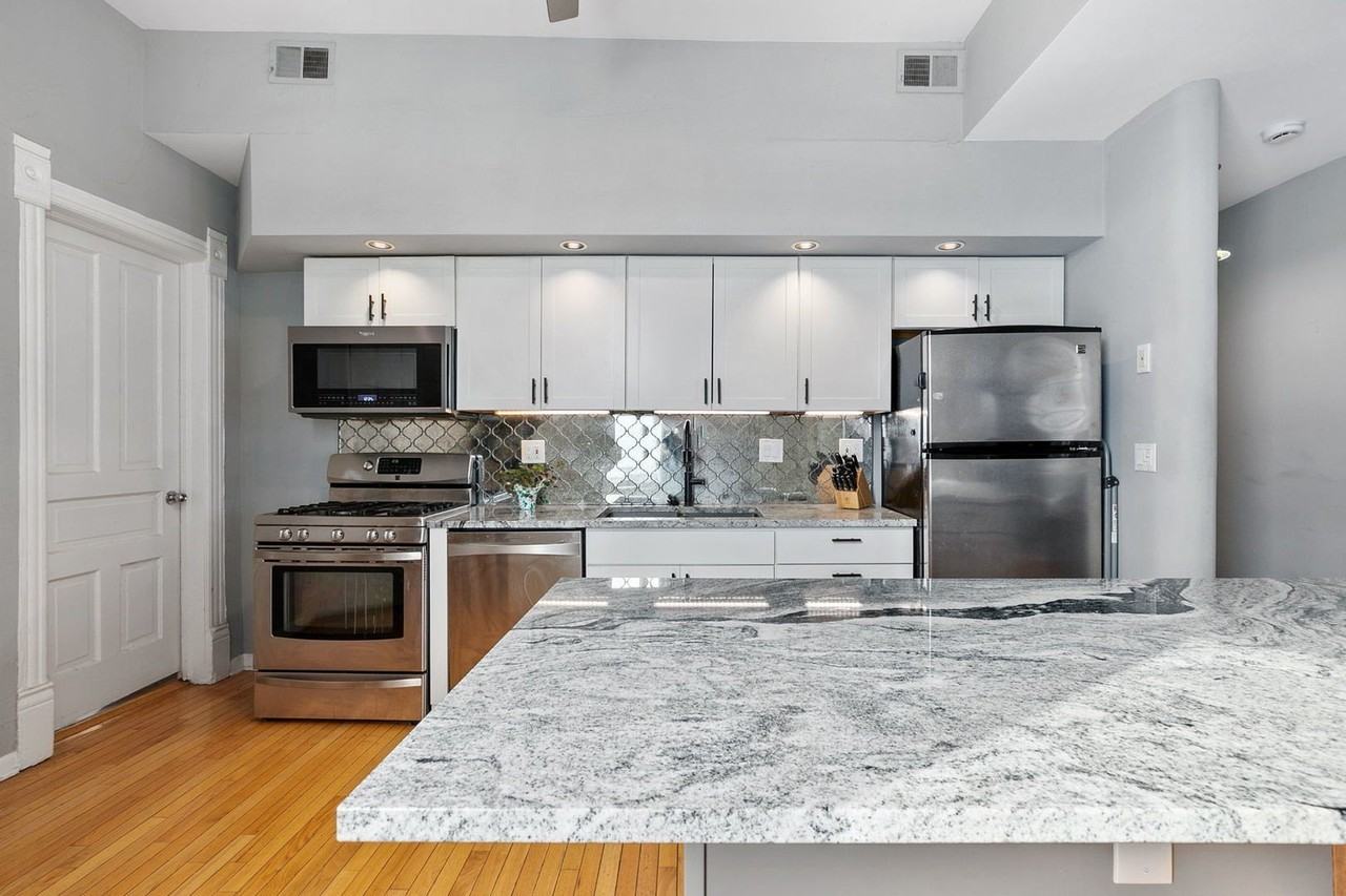 2200 N Clybourn Ave #3 - Photo 2 of 21