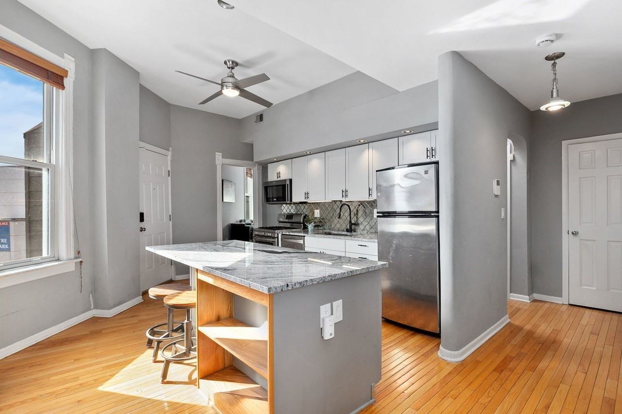 2200 N Clybourn Ave #3 - Photo 3 of 21