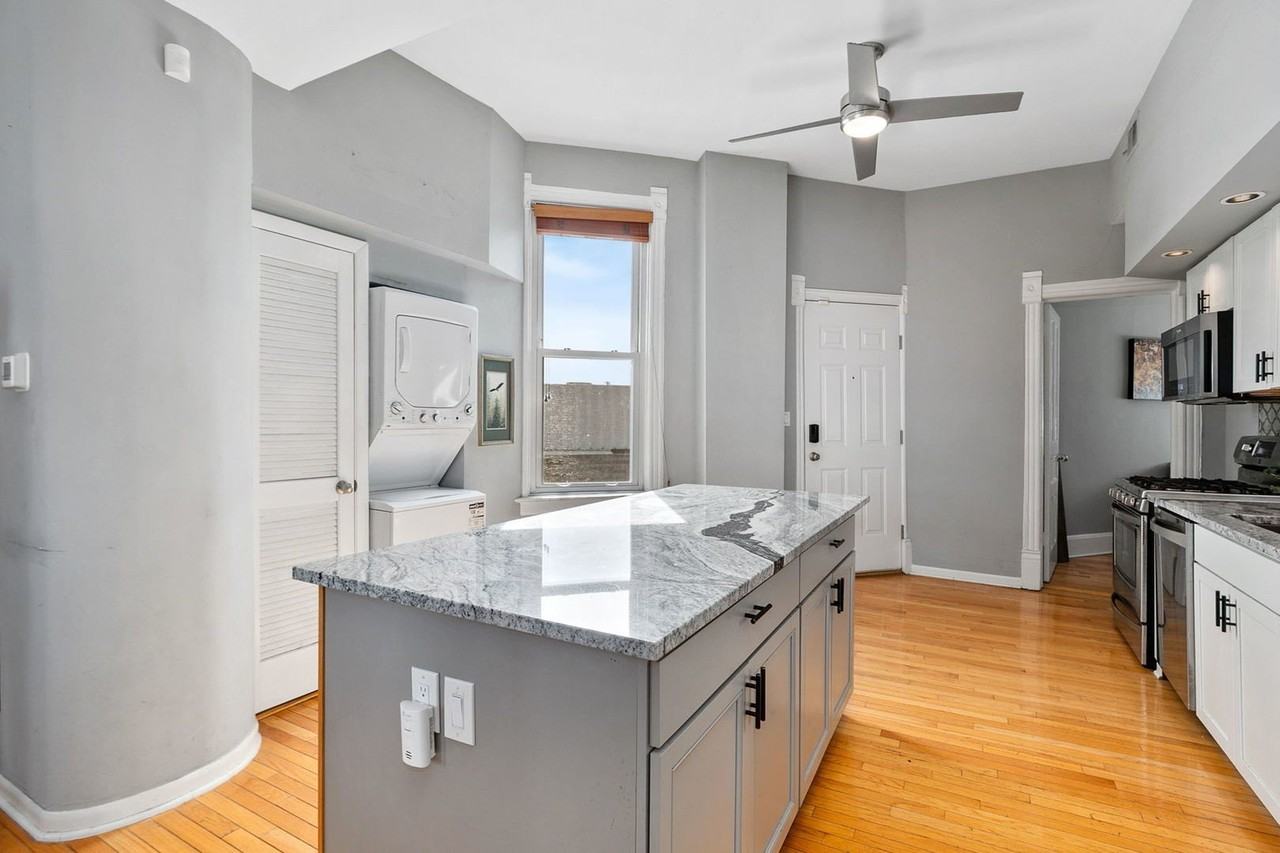 2200 N Clybourn Ave #3 - Photo 4 of 21