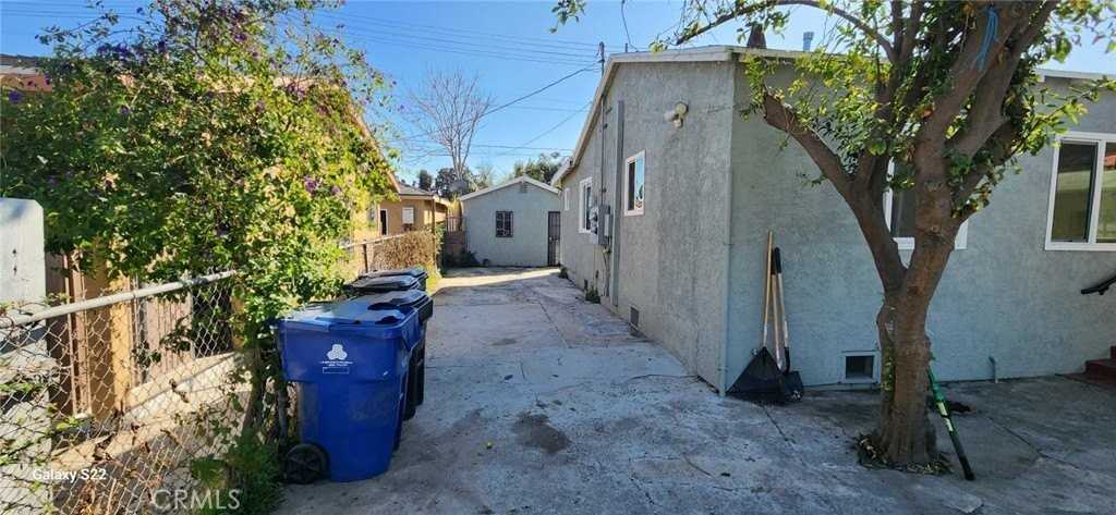 1726 W 55th St - Photo 3 of 15