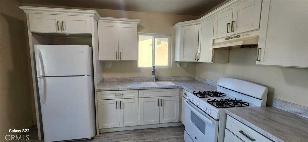 1726 W 55th St - Photo 7 of 15