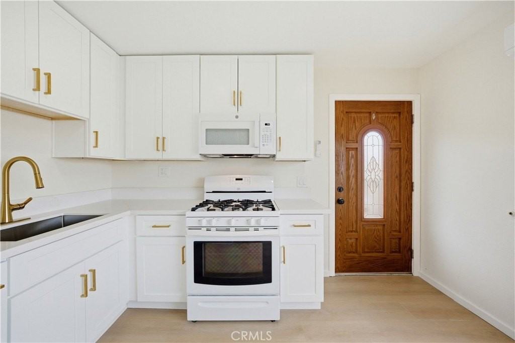 11633 Terradell St #B - Photo 3 of 23