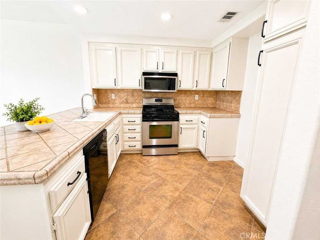 1048 Explanada St #103 - Photo 3 of 16