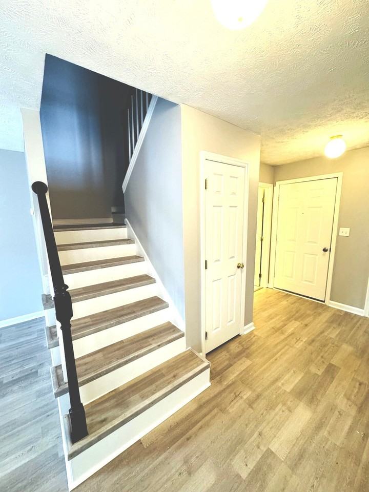 5551 Robmont Dr - Photo 3 of 20