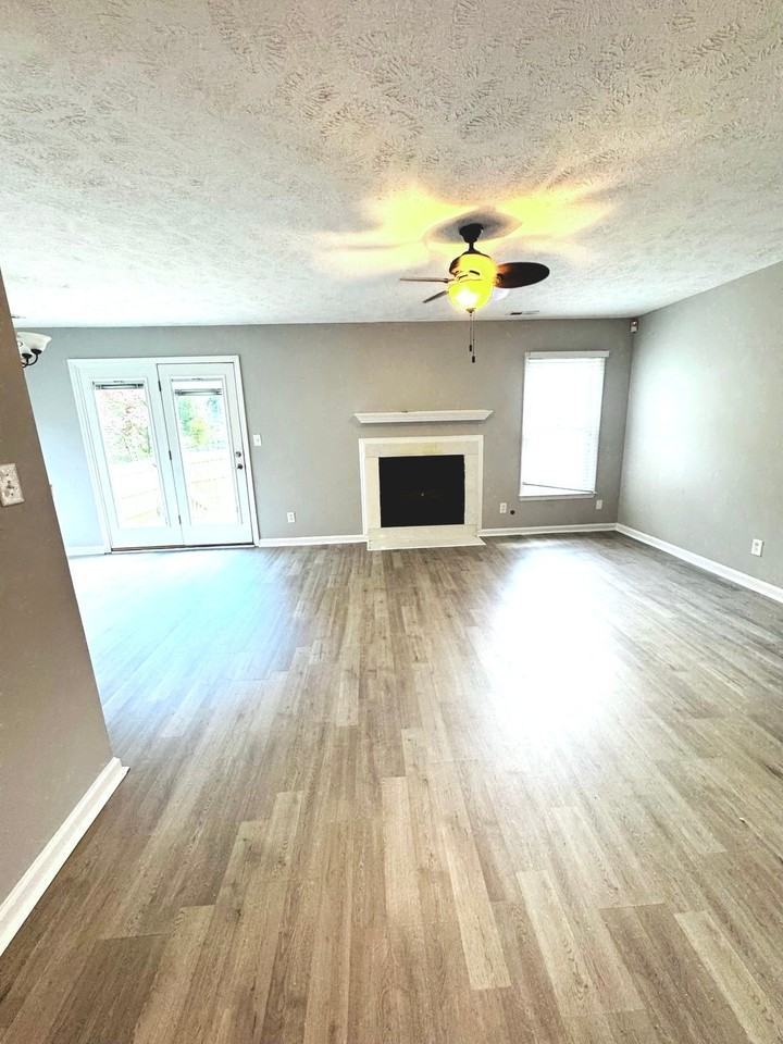 5551 Robmont Dr - Photo 4 of 20
