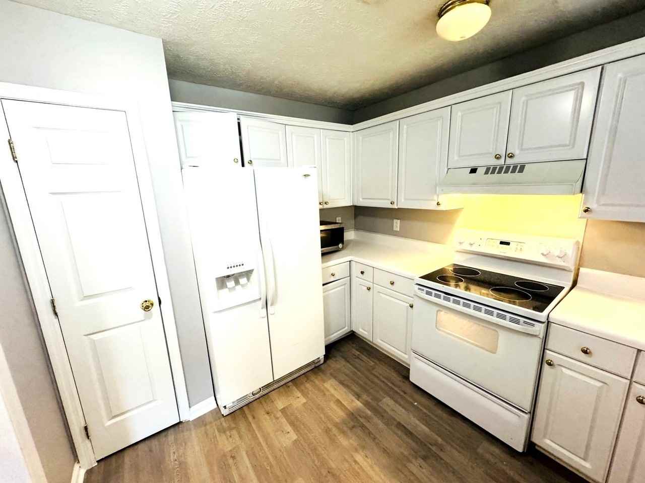 5551 Robmont Dr - Photo 6 of 20