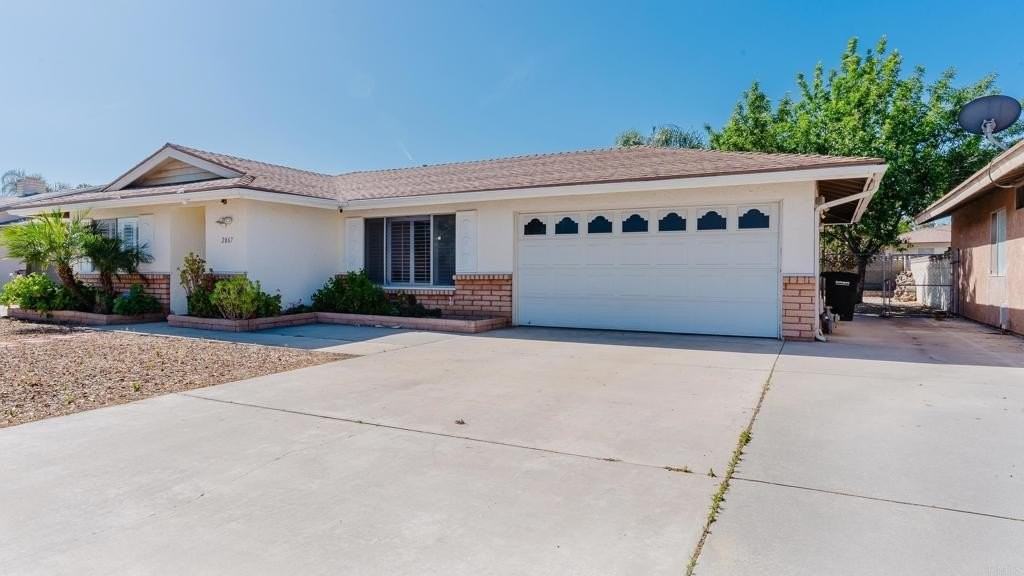 2867 Cindy Ln - Photo 4 of 46