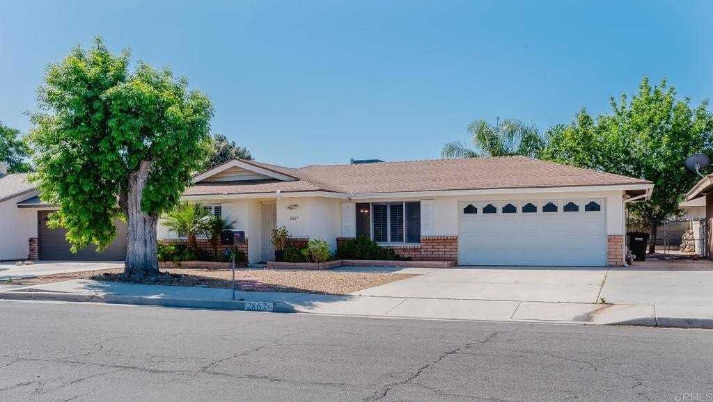 2867 Cindy Ln - Photo 5 of 46