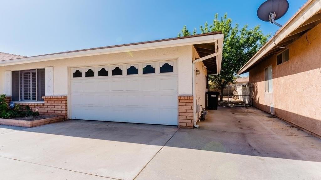 2867 Cindy Ln - Photo 6 of 46