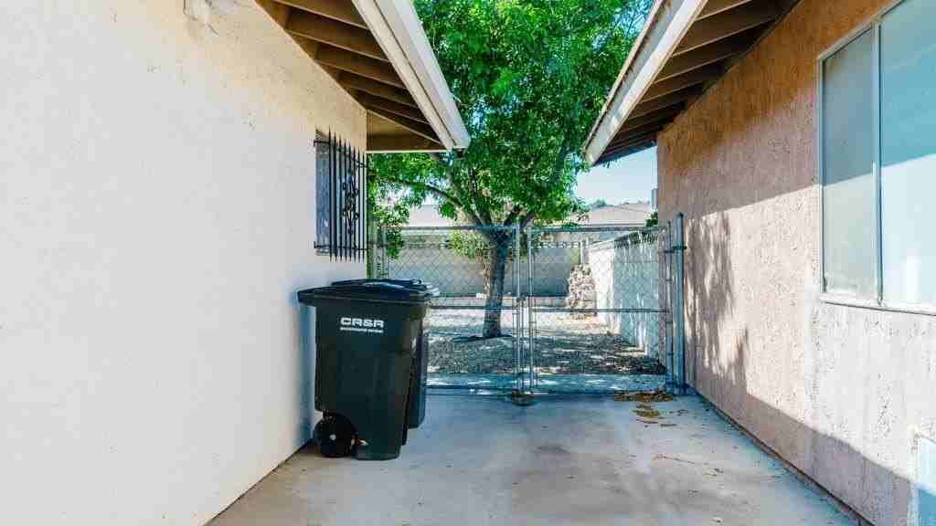 2867 Cindy Ln - Photo 7 of 46