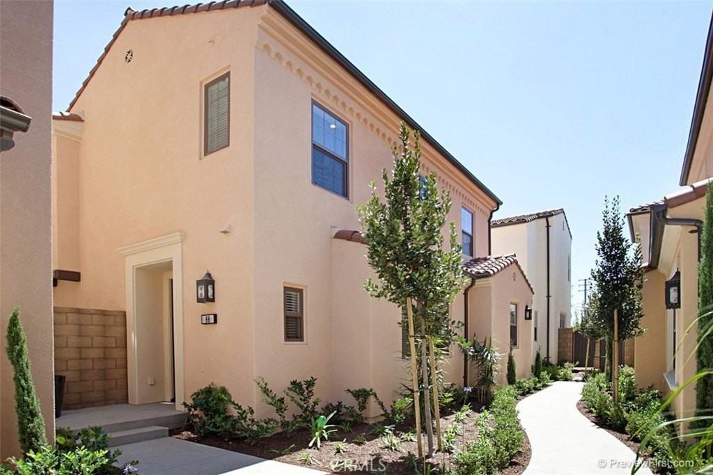 88 Painted Trellis - Photo 2 of 29