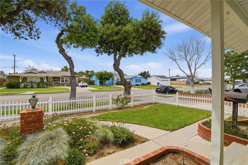 6211 Chickasaw Dr - Photo 3 of 50