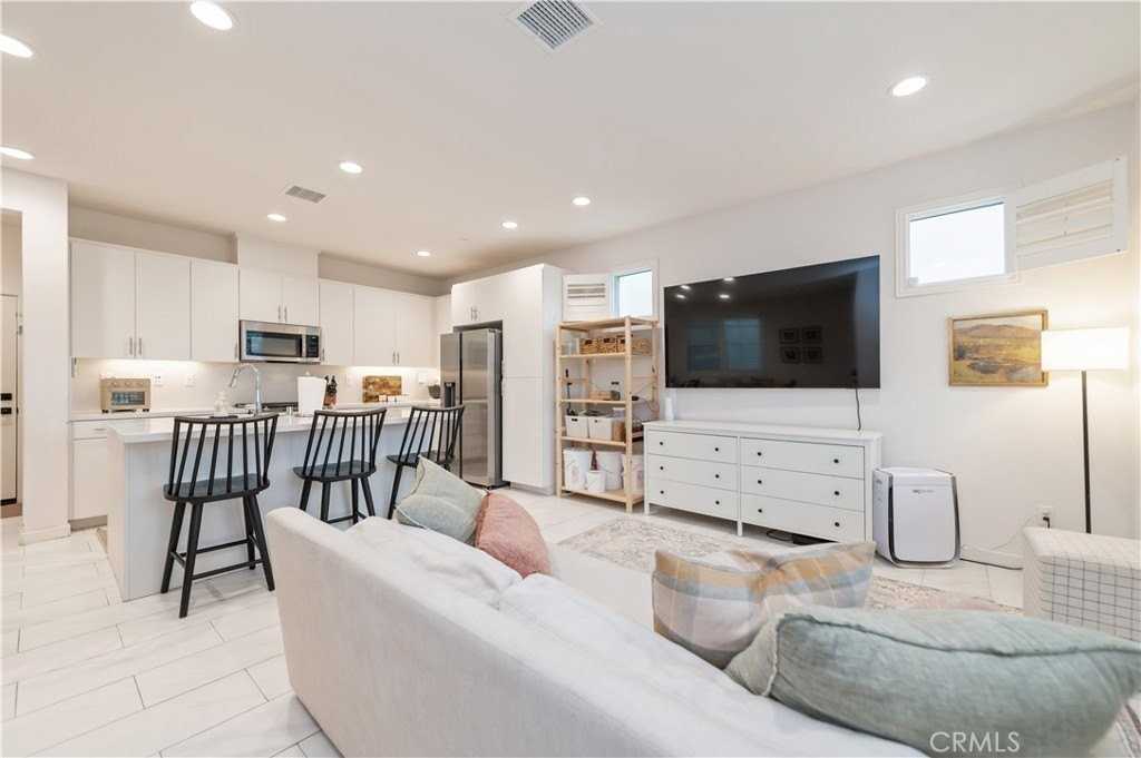 2261 Horseback Rd - Photo 4 of 29