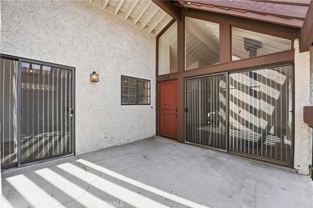 302 Maui Dr - Photo 2 of 20