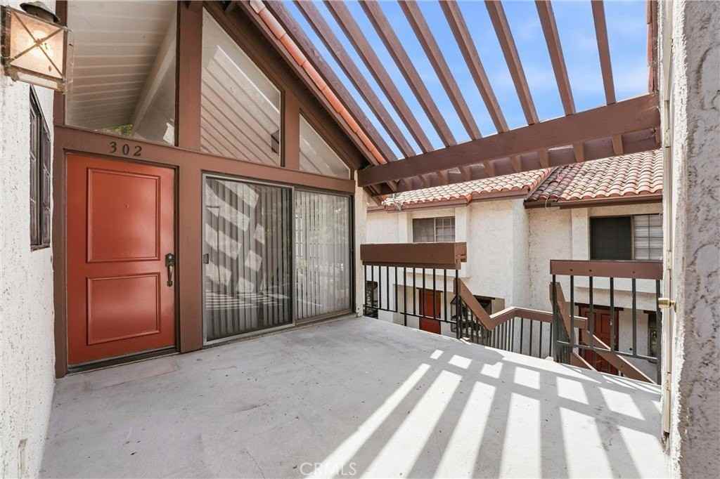 302 Maui Dr - Photo 3 of 20