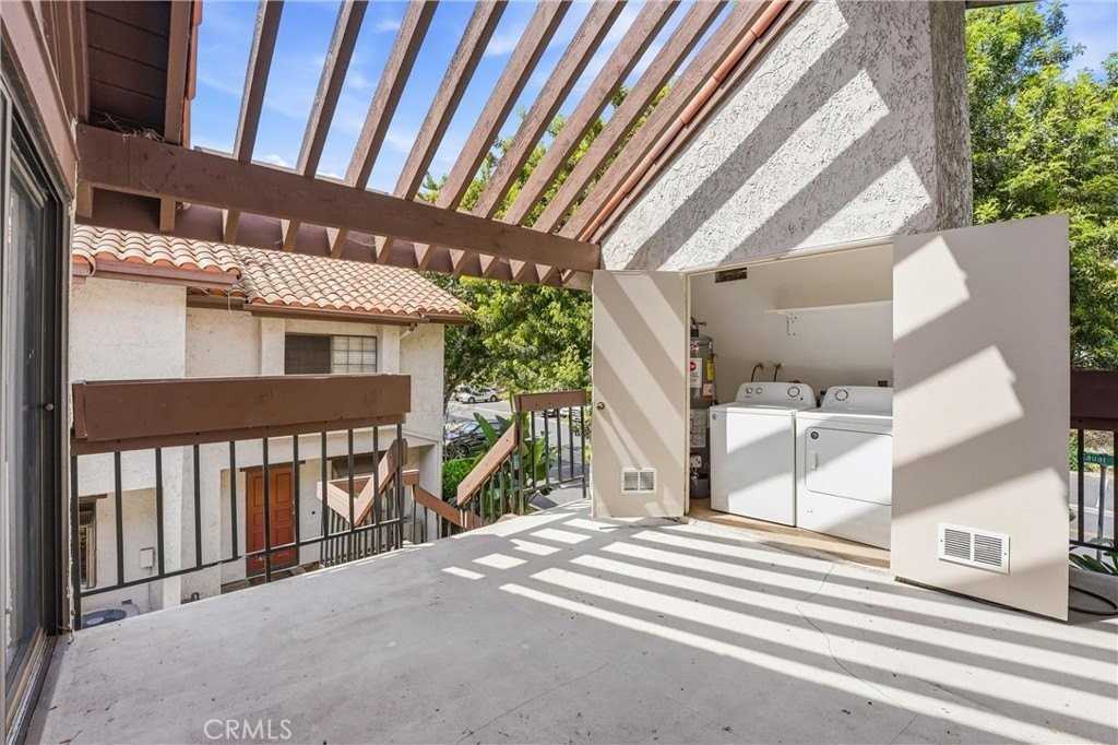 302 Maui Dr - Photo 4 of 20