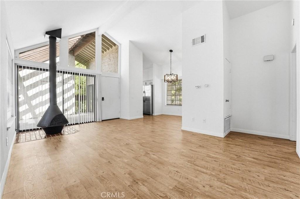 302 Maui Dr - Photo 5 of 20