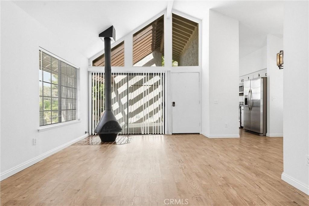 302 Maui Dr - Photo 6 of 20