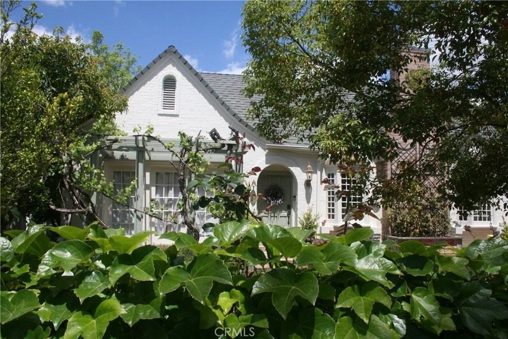 2421 N Heliotrope Dr