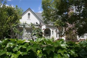 featured image of 2421 N Heliotrope Dr