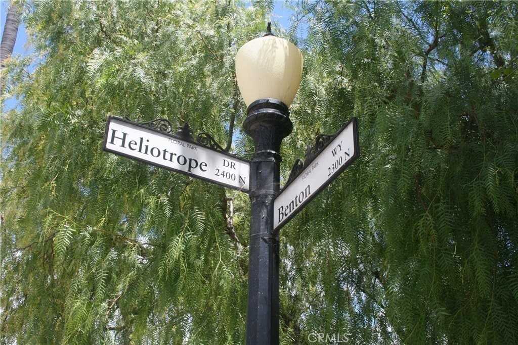 2421 N Heliotrope Dr - Photo 2 of 32