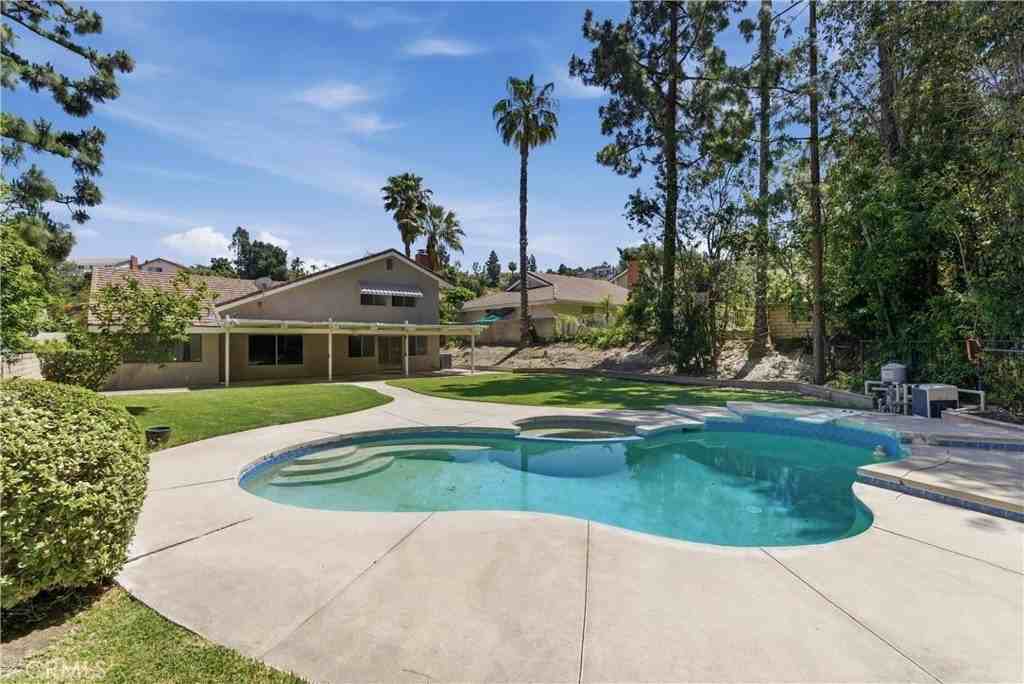 5415 E Willowick Cir - Photo 2 of 33