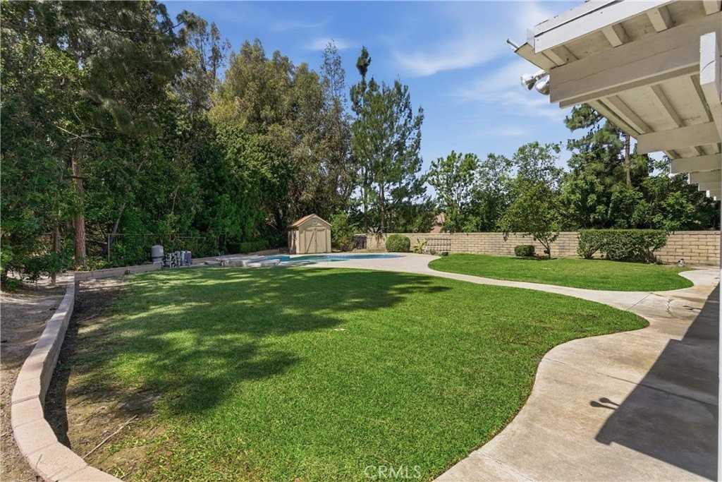 5415 E Willowick Cir - Photo 3 of 33