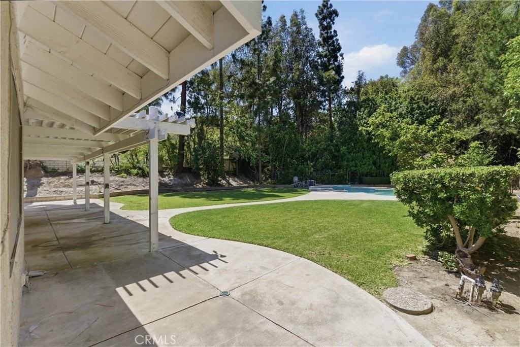 5415 E Willowick Cir - Photo 4 of 33