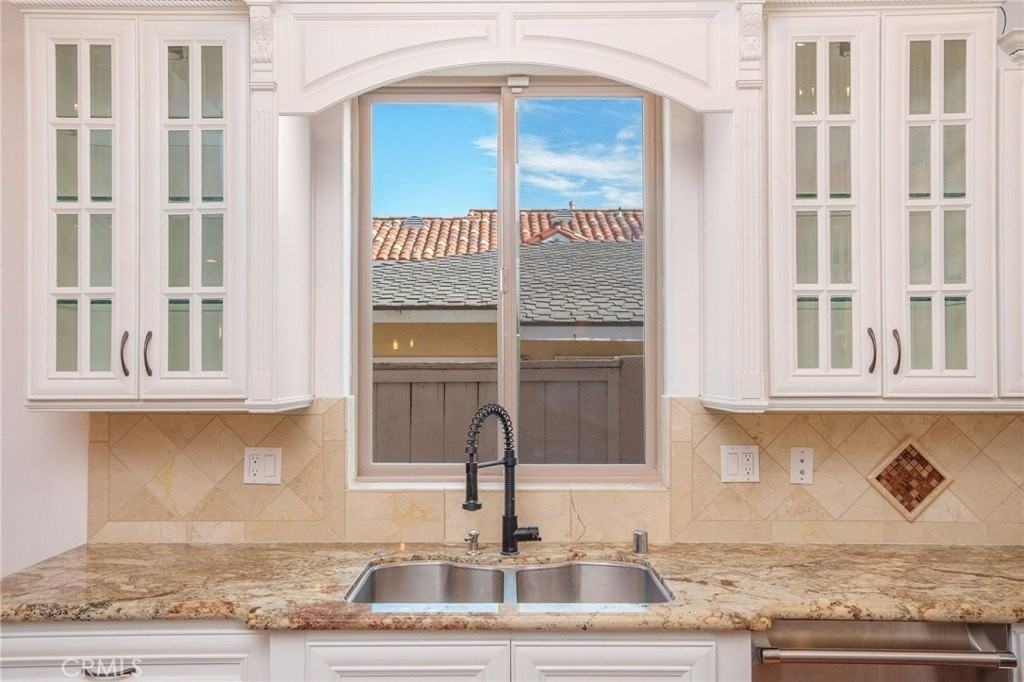 2005 Robinson St - Photo 2 of 44