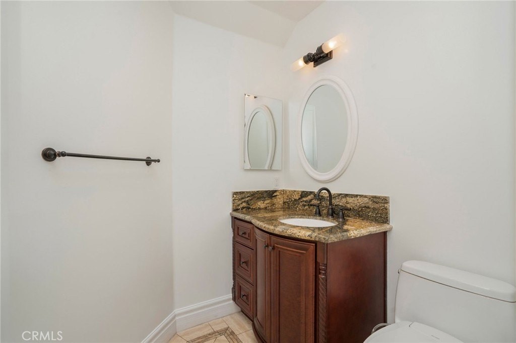 2005 Robinson St - Photo 7 of 44