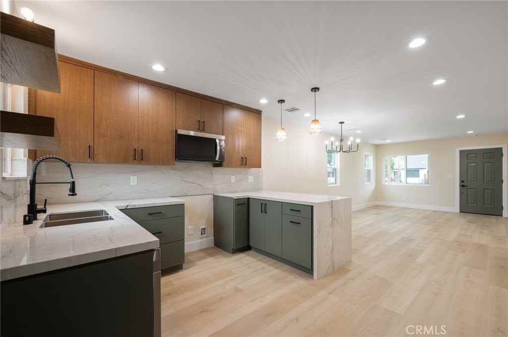 745 W 106th St - Photo 4 of 16