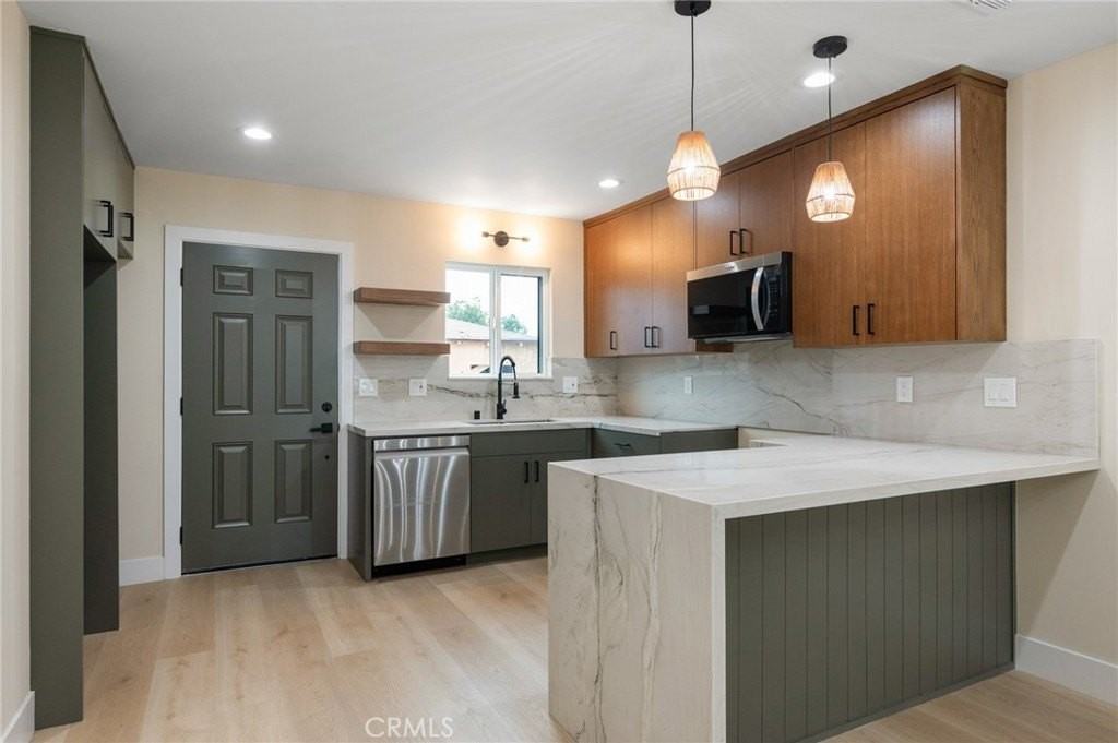 745 W 106th St - Photo 5 of 16