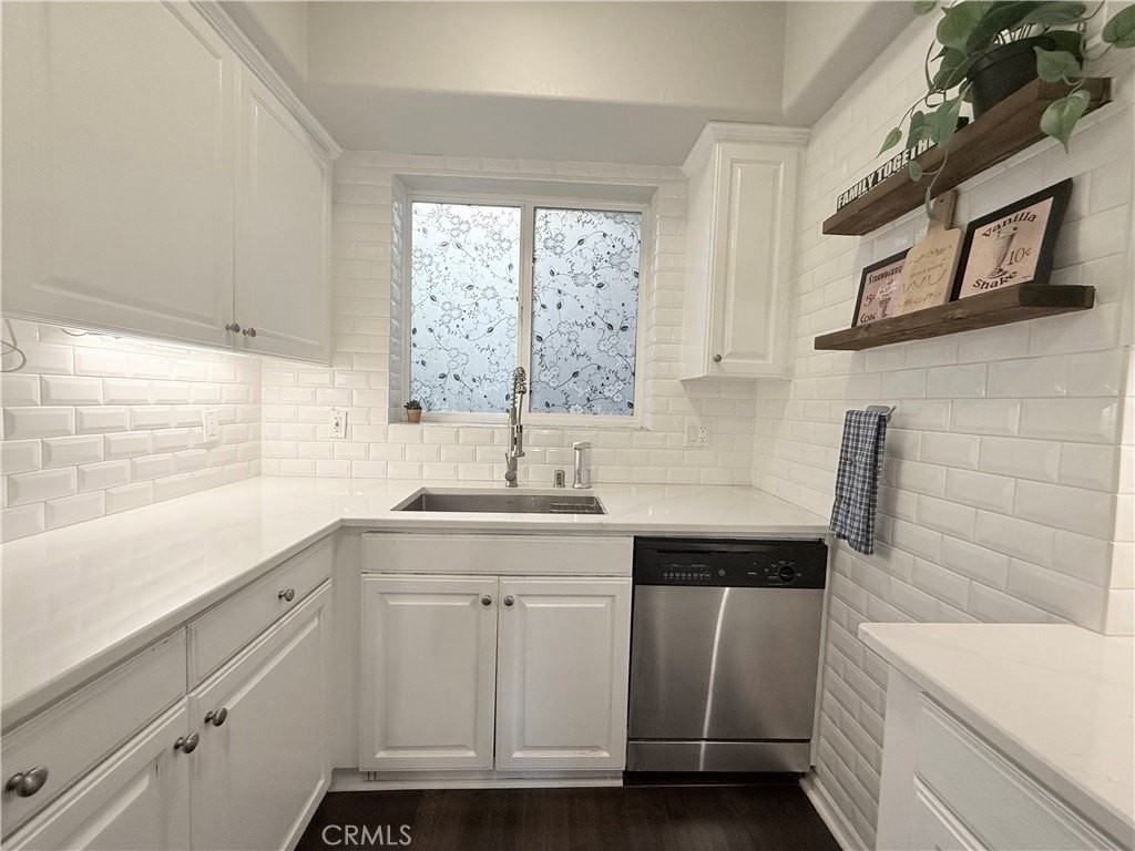 3401 S Bentley Ave - Photo 4 of 45