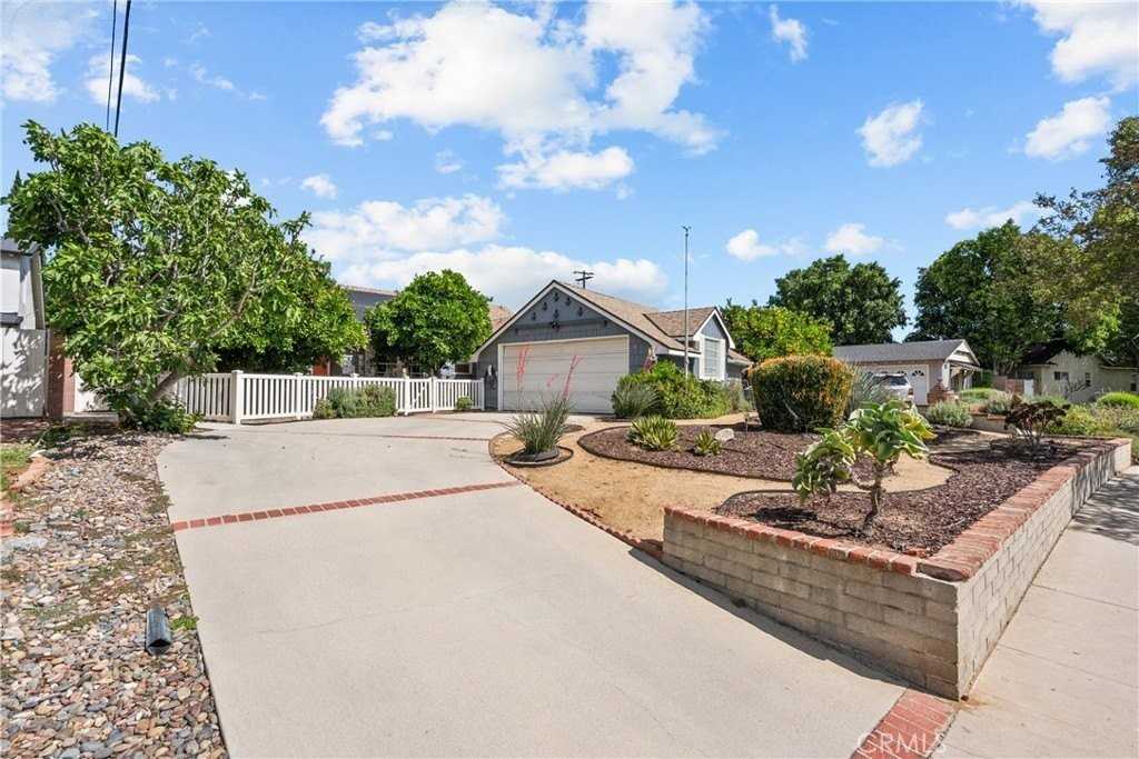 9158 Mclennan Ave - Photo 2 of 43