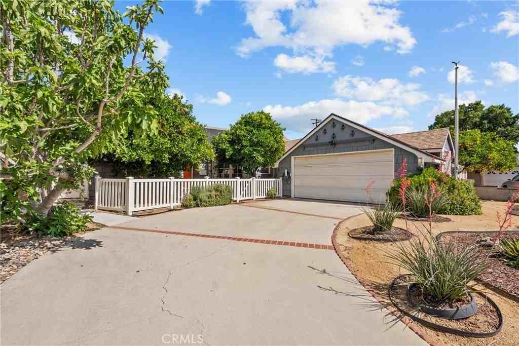 9158 Mclennan Ave - Photo 4 of 43