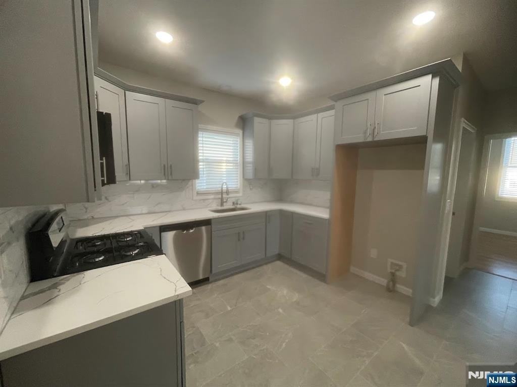 32 Rose St ##2 - Photo 4 of 9