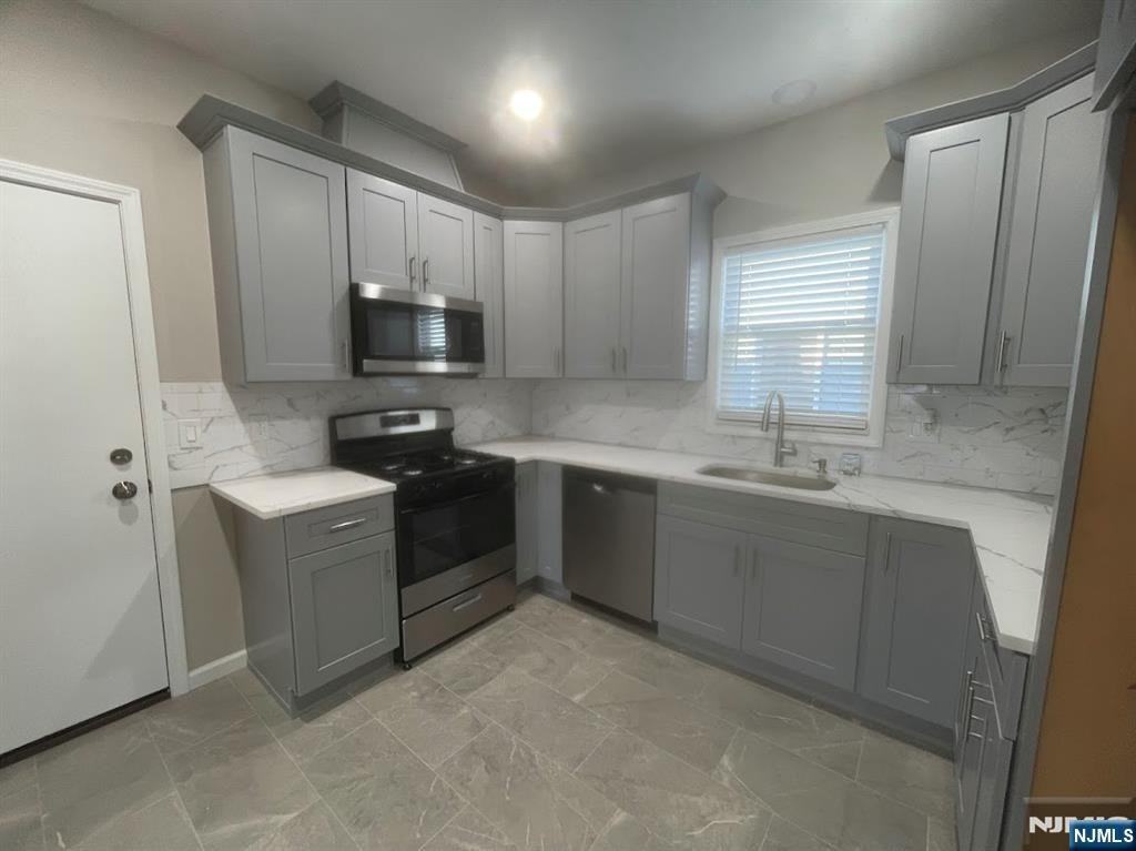 32 Rose St ##2 - Photo 5 of 9