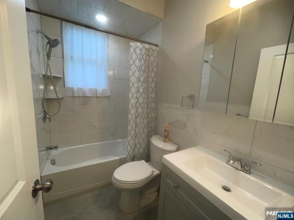 32 Rose St ##2 - Photo 6 of 9