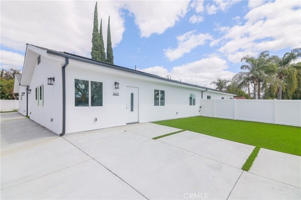 19455 Strathern St - Photo 2 of 20