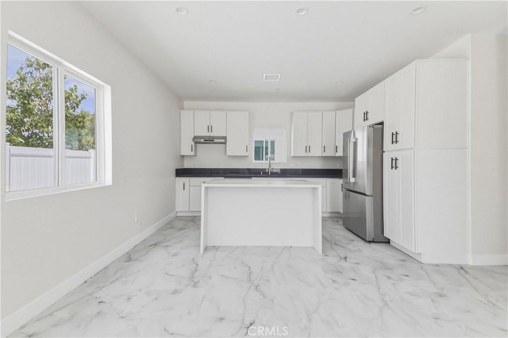 19455 Strathern St - Photo 6 of 20
