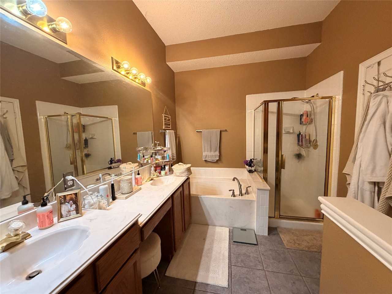 8640 Woodcreek Dr - Photo 4 of 20