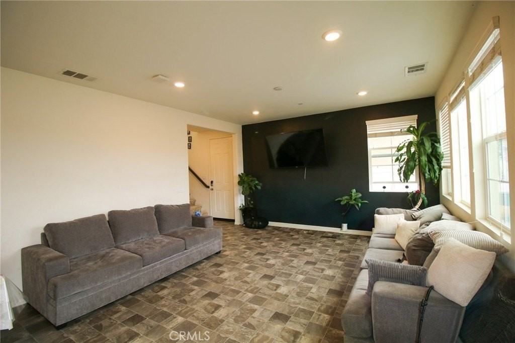 30346 Village Knoll Dr - Photo 4 of 14