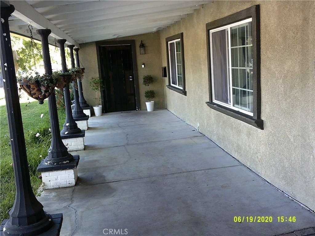 5469 Palm Ave - Photo 2 of 34