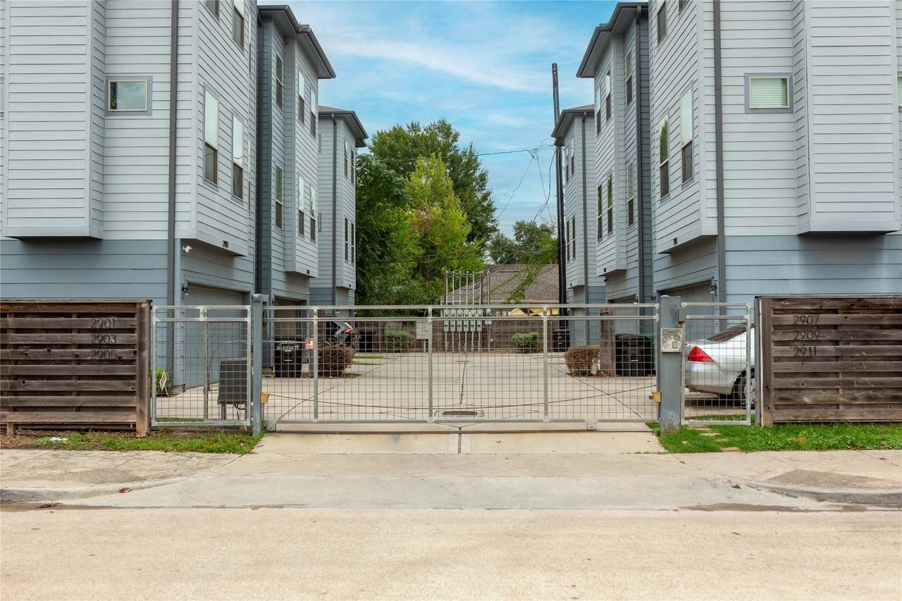 2903 Blodgett St - Photo 2 of 28