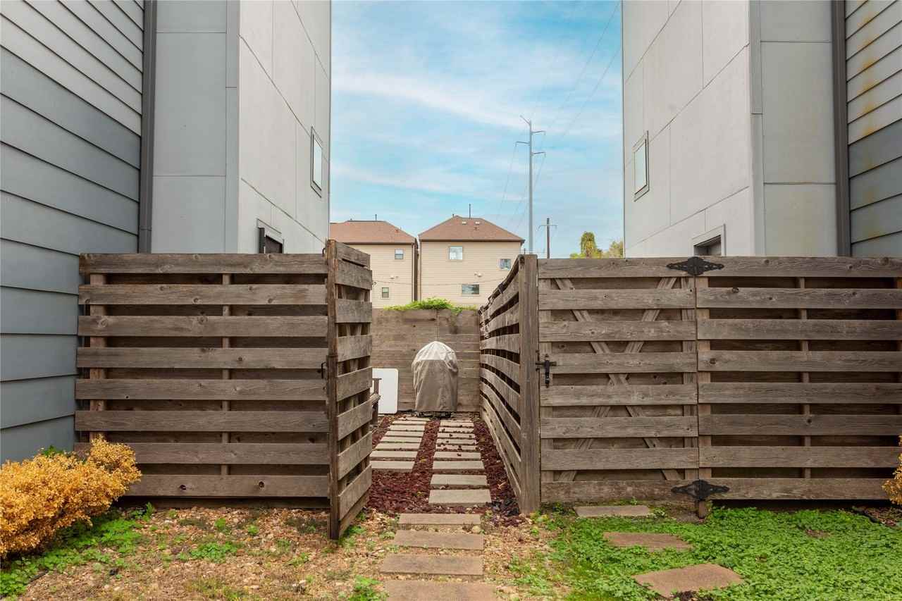 2903 Blodgett St - Photo 3 of 28