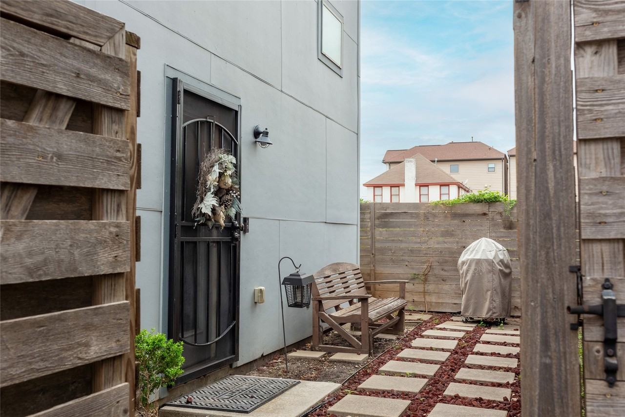 2903 Blodgett St - Photo 4 of 28