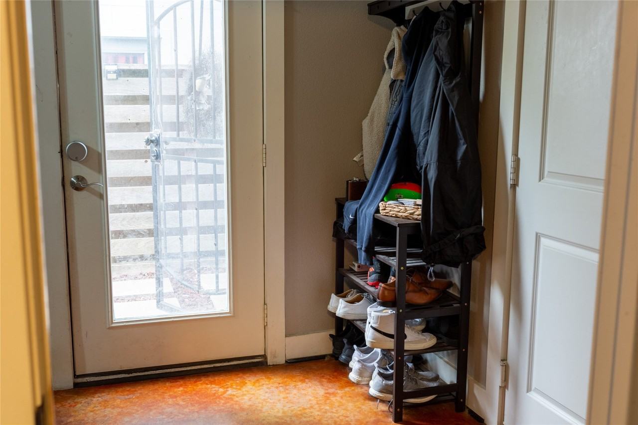 2903 Blodgett St - Photo 5 of 28