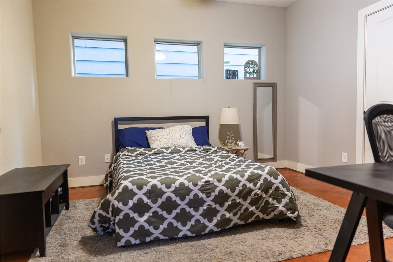 2903 Blodgett St - Photo 7 of 28