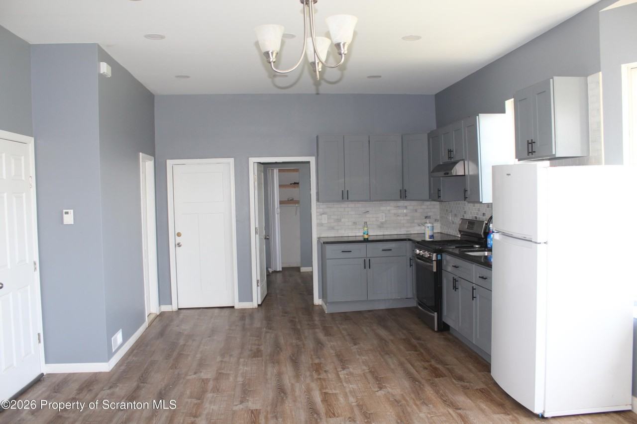 1122 Luzerne St - Photo 3 of 13