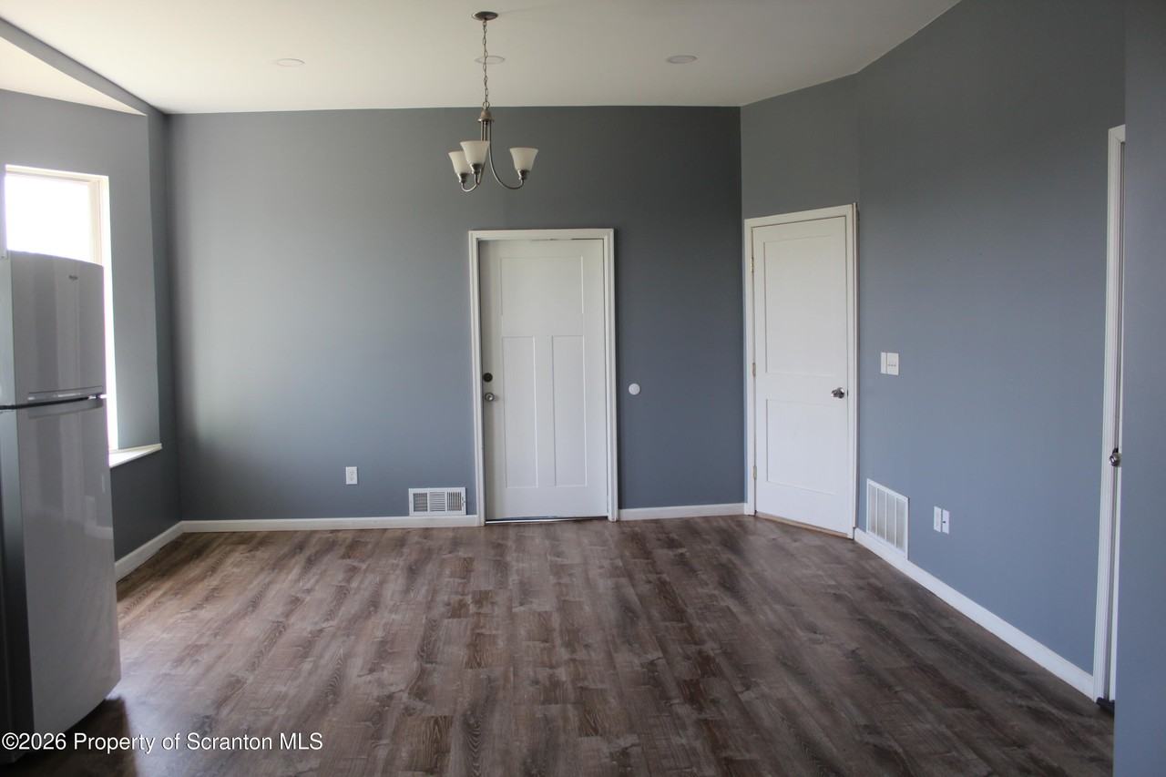 1122 Luzerne St - Photo 5 of 13